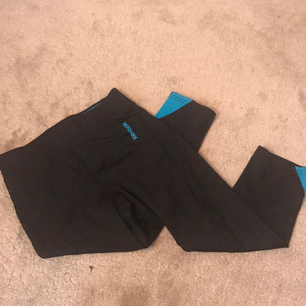Black and blue reebok workout leggings